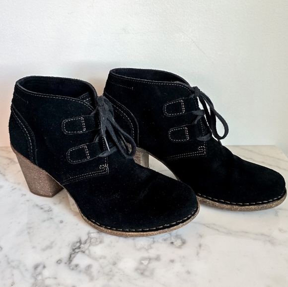Clarks Artisan, Carleta Lyon Black Suede Leather Ankle Bootie Boots, Size 8.5 - Picture 1 of 10